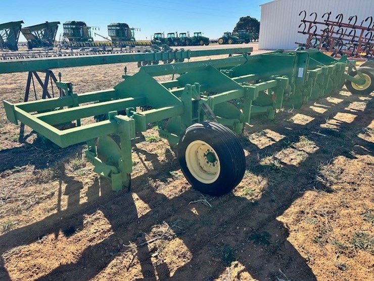 hamby-9-row-fertilizer-rig-image-1