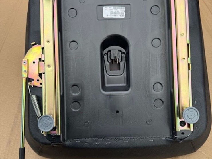 unused-spartan-zero-turn-mower-seat-image-2