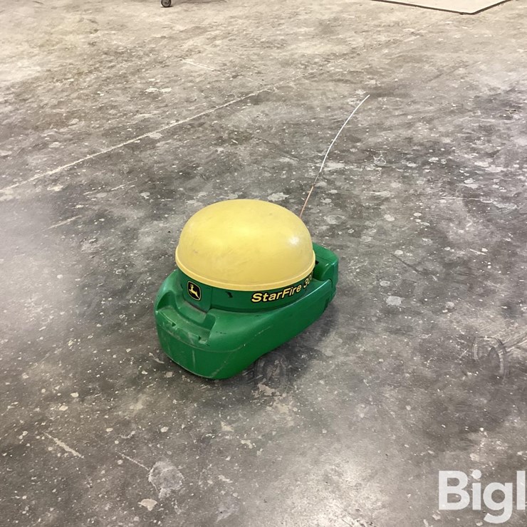 2011 JOHN DEERE 3000