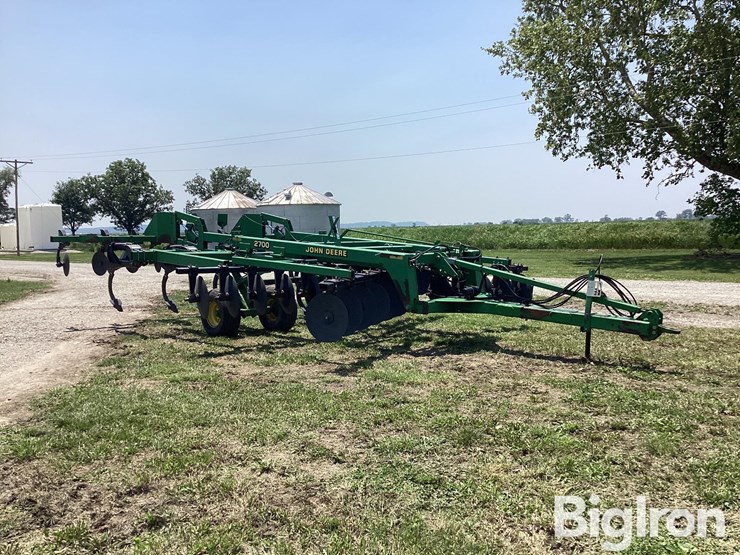 john-deere-2700-image-3