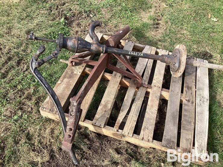 3-pt-ripper-&-antique-water-hydrant-image-9