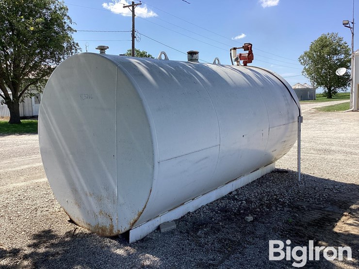 4,000-gal-fuel-tank-w/-pump-&-hose-image-5