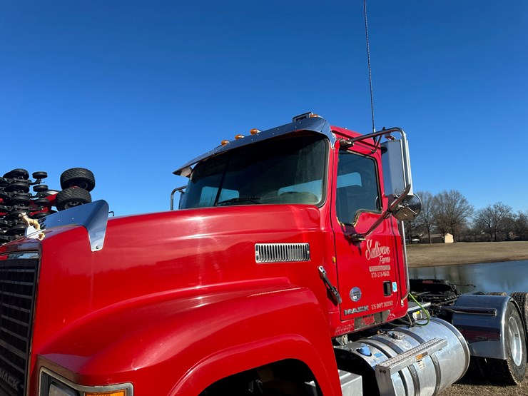 #35229-•-2013-mack-chu-t/a-daycab-truck-tractor-image-28