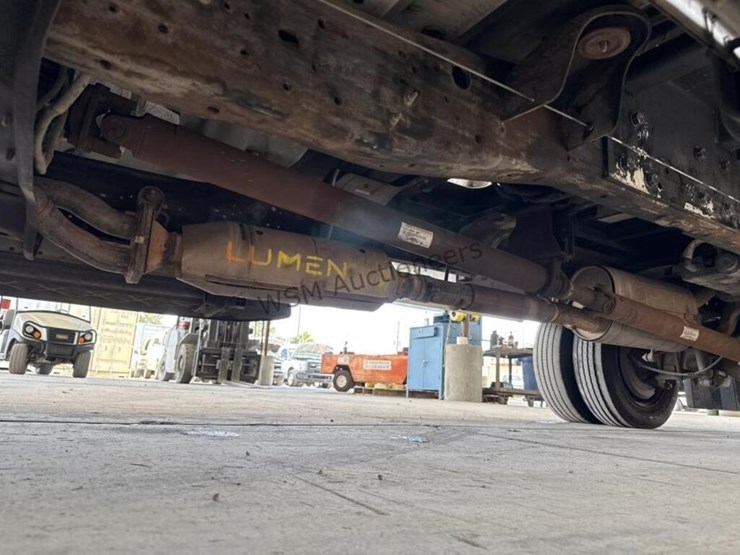 2006-ford-f450-image-32