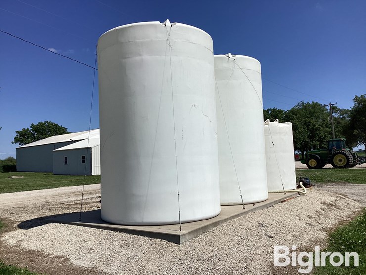 poly-tanks-w/-pump-&-electric-motor-image-3