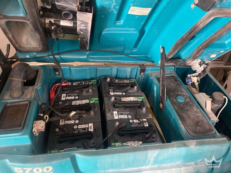 tennant-m5700-electric-floor-scrubber-image-11