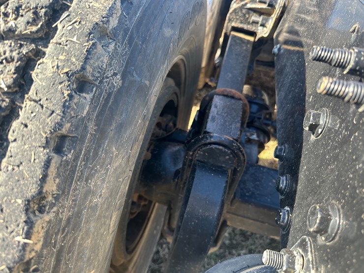 #35229-•-2013-mack-chu-t/a-daycab-truck-tractor-image-16