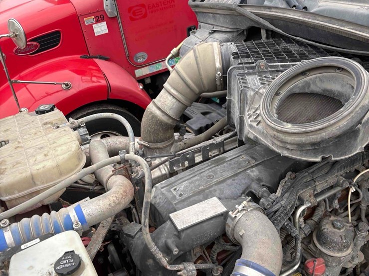 peterbilt-567-image-11