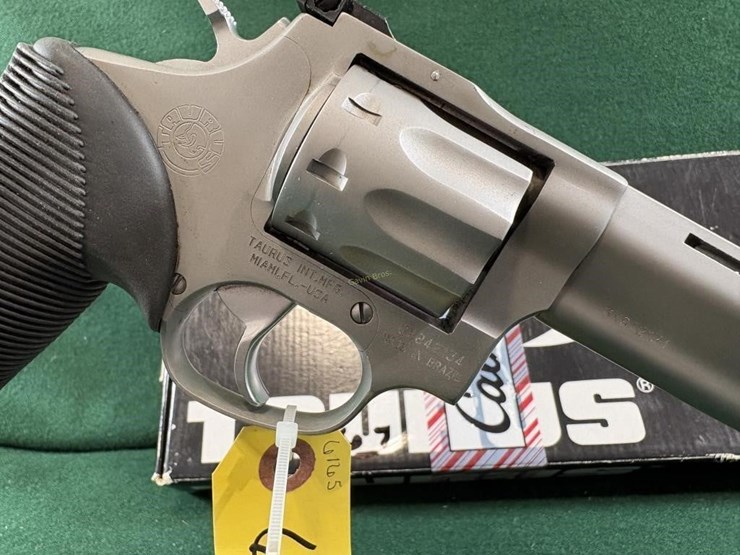 taurus-tracker-22lr-revolver-image-4