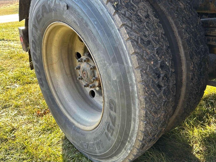 2006-freightliner-business-class-roll-off-image-11