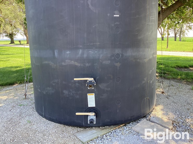 5,000-gal-poly-tank-w/-fittings-image-13