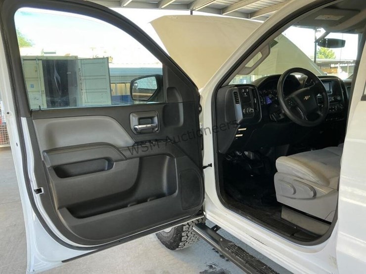 2015-chevrolet-silverado-2500hd-image-25