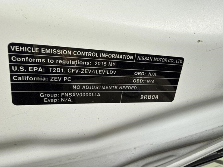 2015-nissan-leaf-s-hatchback-image-10