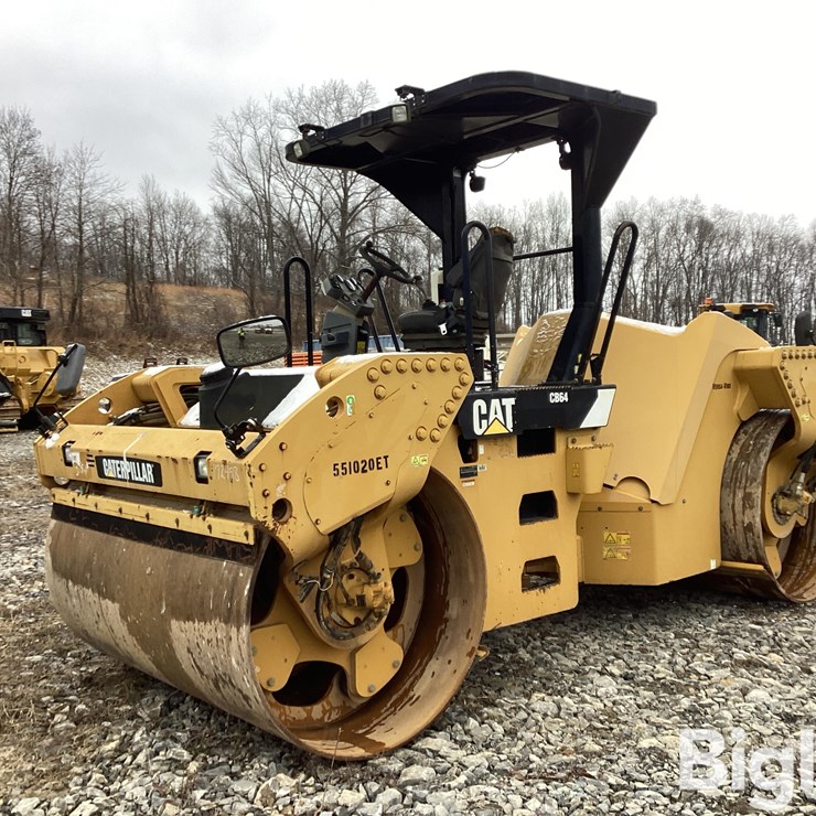 CATERPILLAR CB64