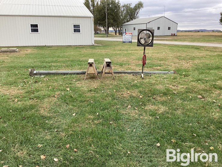 sweep-auger,-metal-saw-horses,-fan-image-8