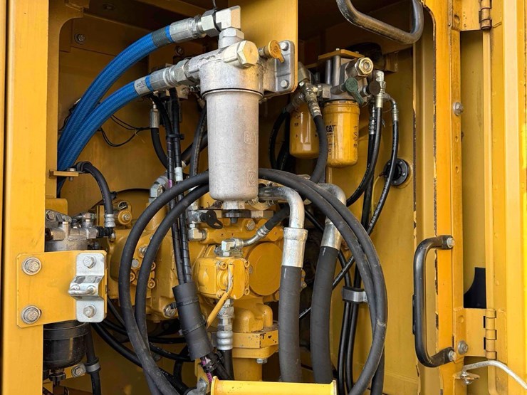 2015-caterpillar-335fl-image-15