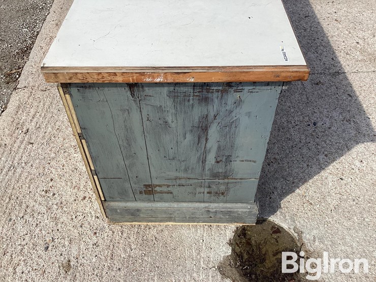 work-bench-w/-drawers-image-16