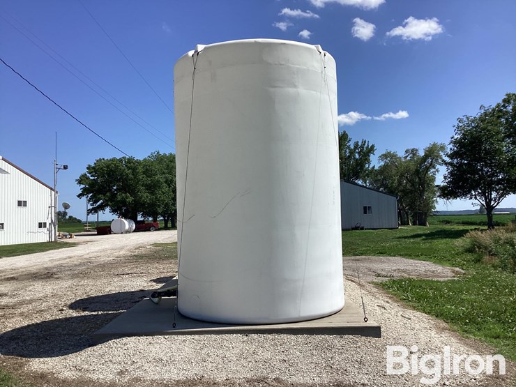 poly-tanks-w/-pump-&-electric-motor-image-2