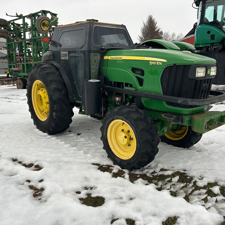 JOHN DEERE 5101EN