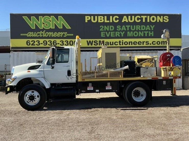 2009-international-7400-image-1