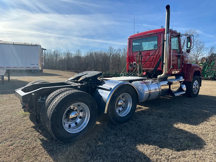#35229-•-2013-mack-chu-t/a-daycab-truck-tractor-image-3