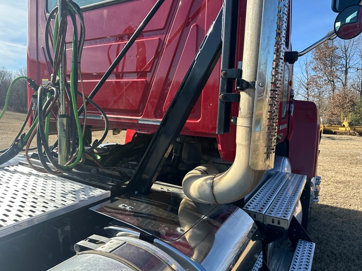 #35229-•-2013-mack-chu-t/a-daycab-truck-tractor-image-36