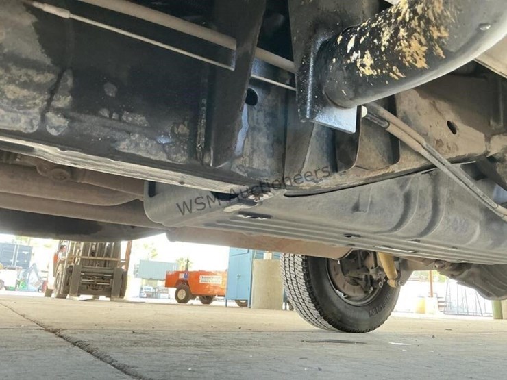 2015-chevrolet-silverado-2500hd-image-25