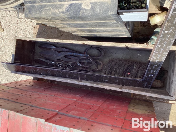 hardware-bins-w/-hardware-&-miscellaneous-fittings-&-tools-image-18