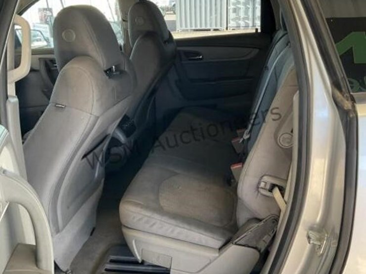 chevrolet-traverse-ls-image-25