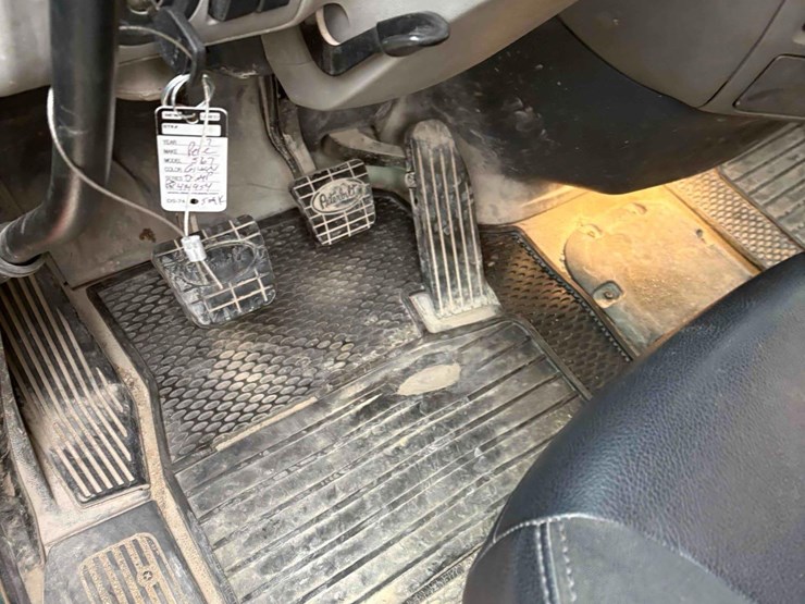 peterbilt-567-image-19