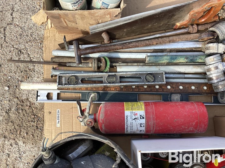 cylinder-stops,-fire-extinguisher,-saw,-level,-miscellaneous-items-image-17