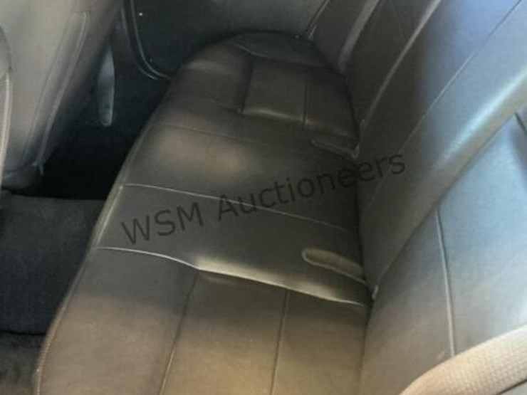 2011-ford-crown-victoria-sdn-image-21