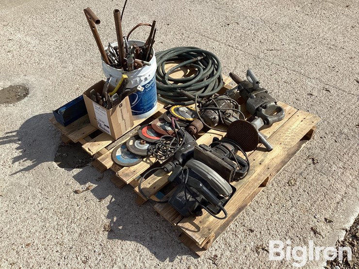 3/4-socket-set,-sander,-saw,-files-&-miscellaneous-tools-image-3