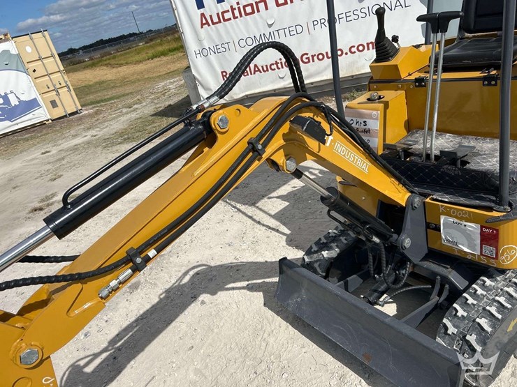 unused-2024-agt-h15-mini-excavator-image-16