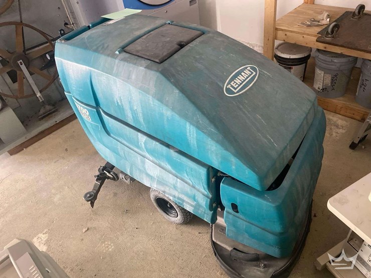tennant-m5700-electric-floor-scrubber-image-4