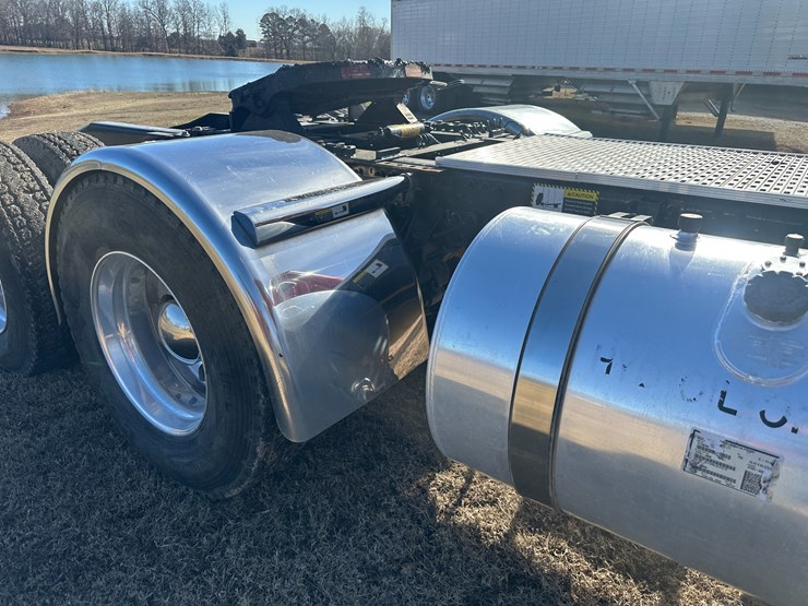 #35229-•-2013-mack-chu-t/a-daycab-truck-tractor-image-35