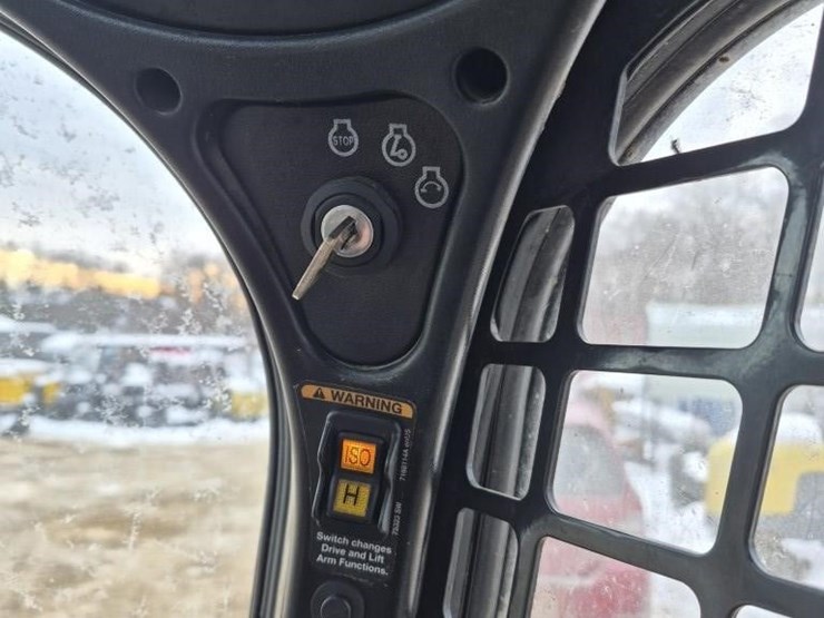 2022-bobcat-s770-image-18