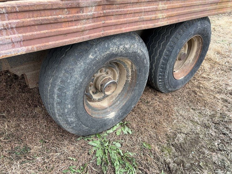 1974-14'-tri-star-grain-trailer-image-5