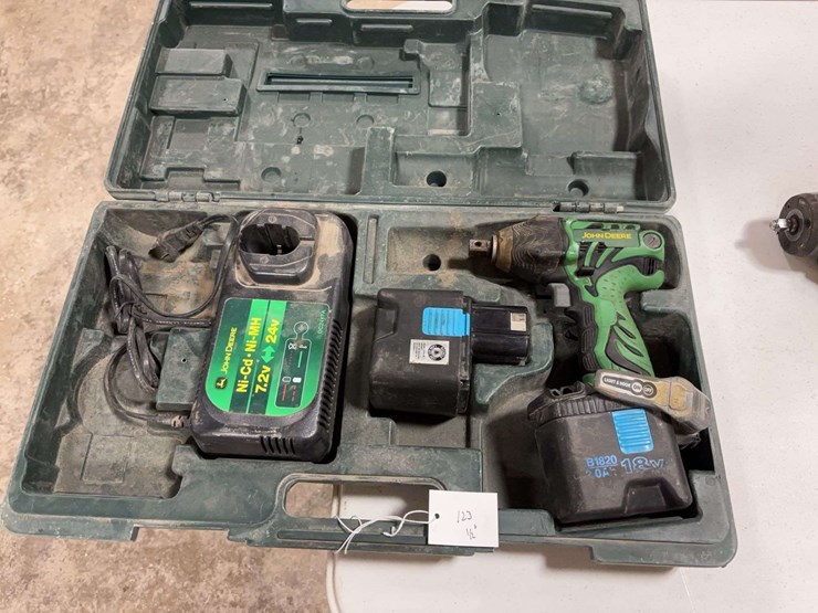 john-deere-12-image-1