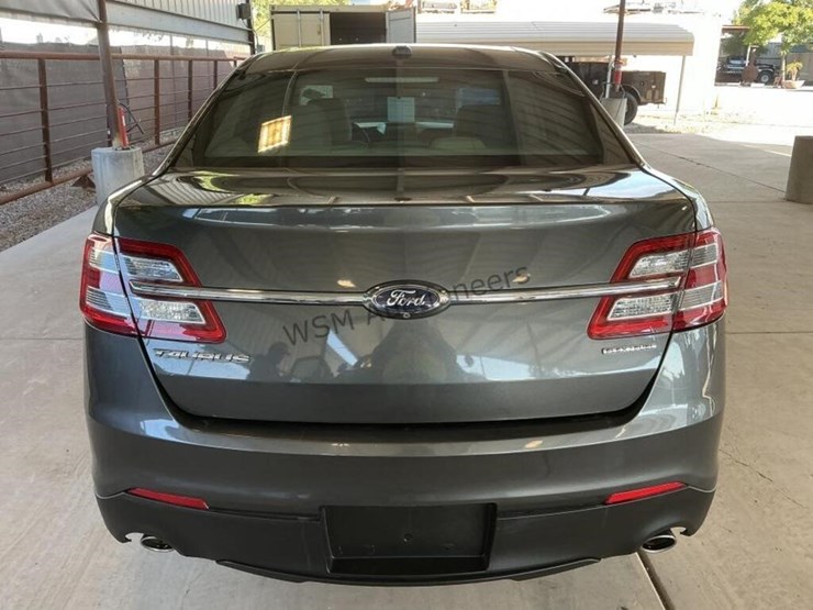 2015-ford-taurus-sdn-image-6