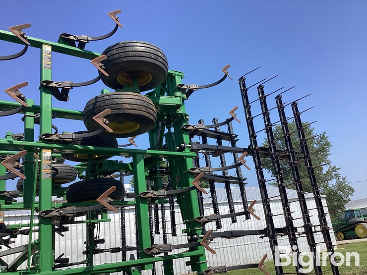 2014-john-deere-2210-image-15