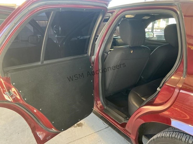 2011-ford-crown-victoria-sdn-image-22