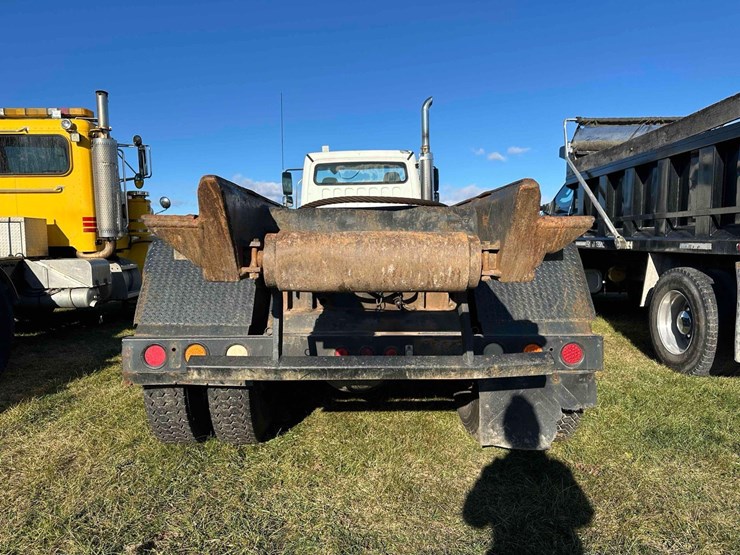 2006-freightliner-business-class-roll-off-image-14