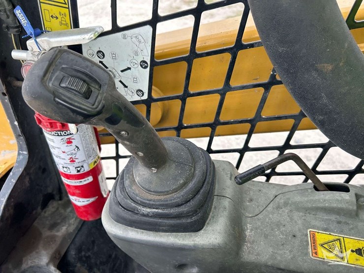 2019-caterpillar-259d-image-16