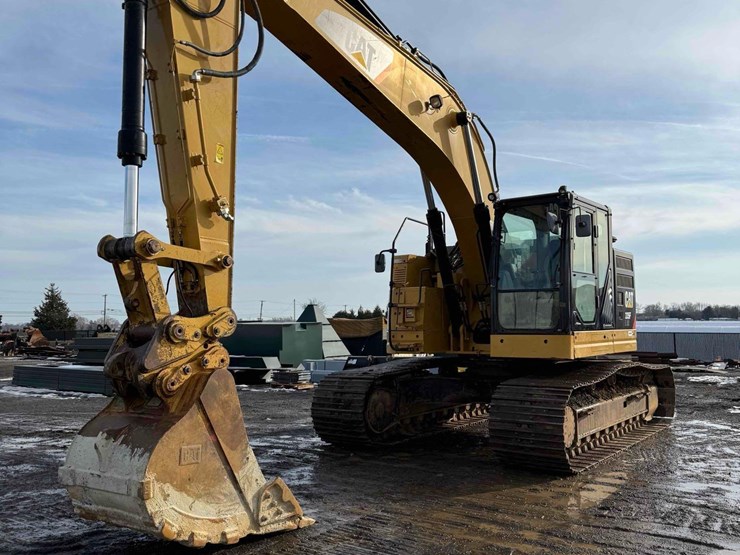 2015-caterpillar-335fl-image-2