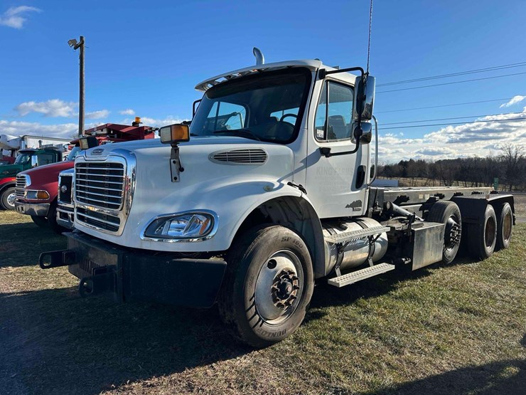 2006-freightliner-business-class-roll-off-image-1