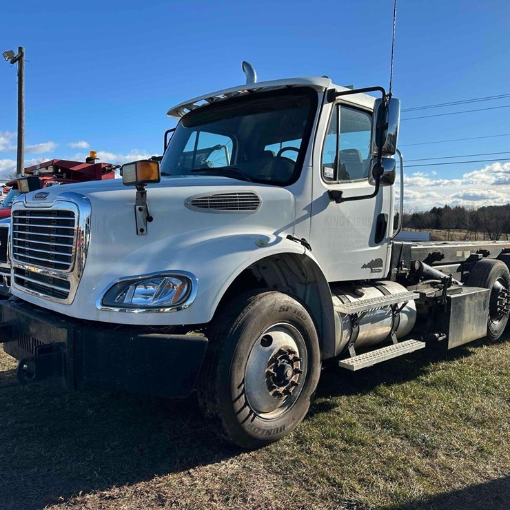 2006 Freightliner Business Class Roll-Off