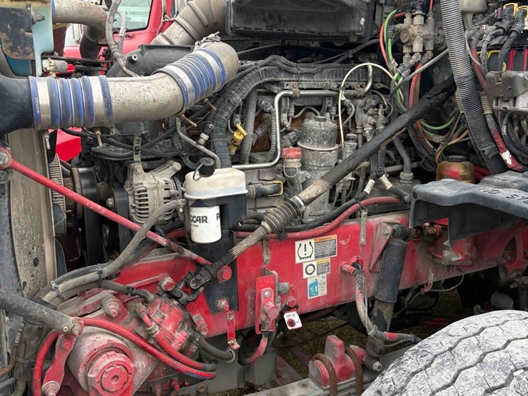 peterbilt-567-image-10