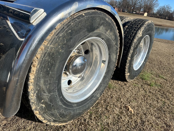 #35229-•-2013-mack-chu-t/a-daycab-truck-tractor-image-7