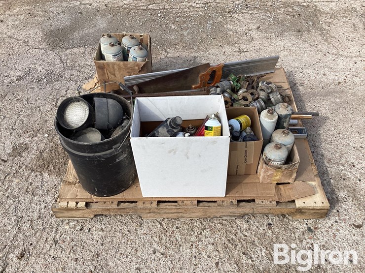 cylinder-stops,-fire-extinguisher,-saw,-level,-miscellaneous-items-image-8